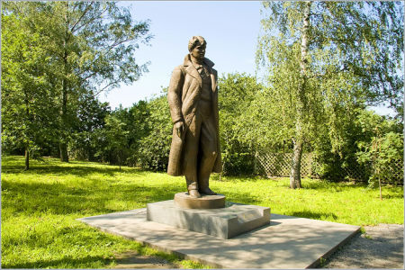 Памятник С.А. Есенину в с. Константиново